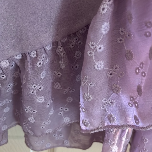 Francesca‘s-mi ami-M-Lavender purple-wrap dress.Tie detail, built in slip v-neck - Picture 3 of 13